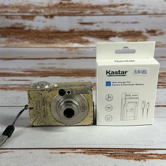 Canon PowerShot SD1100 IS Digital ELPH Camera Silver w/ Charger 8MP 3x Zoom - Picture 1 of 9